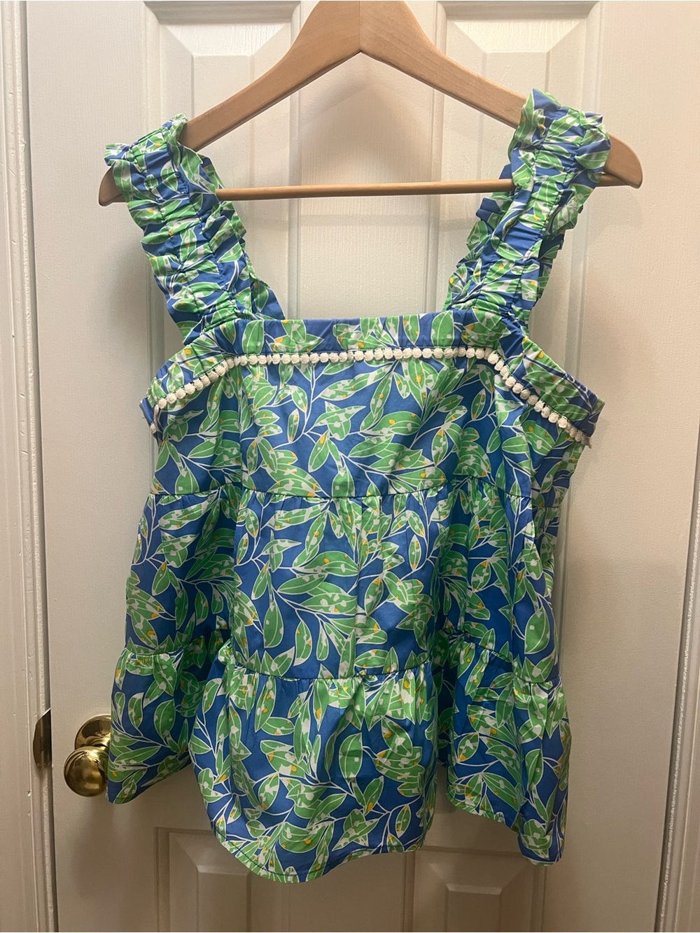 THML Blue & Green Leaf Print Ruffle Strap Tank Sz M